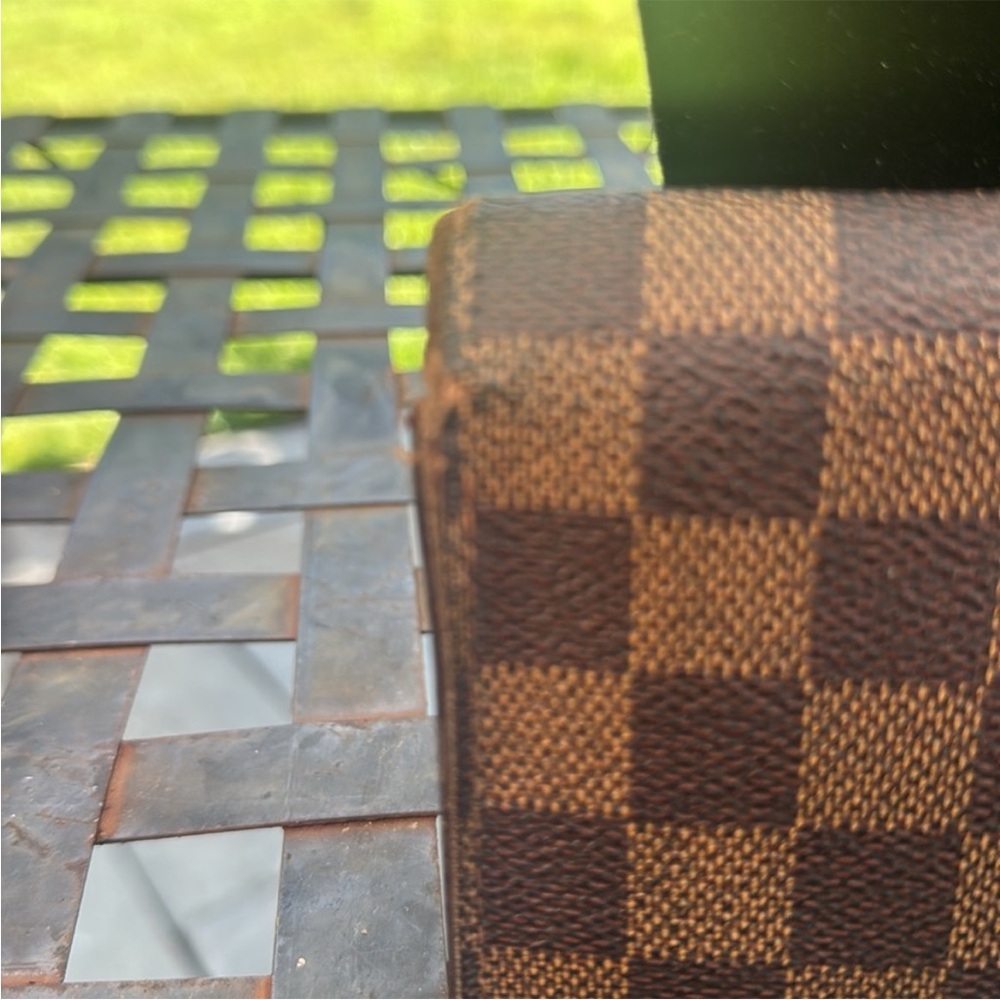 Louis Vuitton Checkered Wallet with Button Closure - Picture 4 of 12